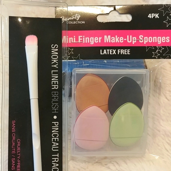 🎉2/$16 NEW Mini Finger Makeup Sponges in Case with Wet n Wild Smokey Brush - Picture 1 of 3